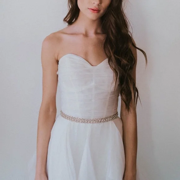 UNTAMED PETALS BY AMANDA JUDGE | Accessories | Brand New 